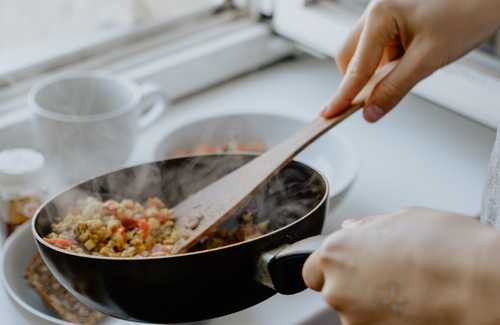 Cuisiner en protégeant sa santé : quels gestes adopter ?